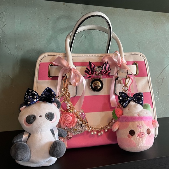 Pink and White Striped Tote with keychains - Picture 4 of 4
